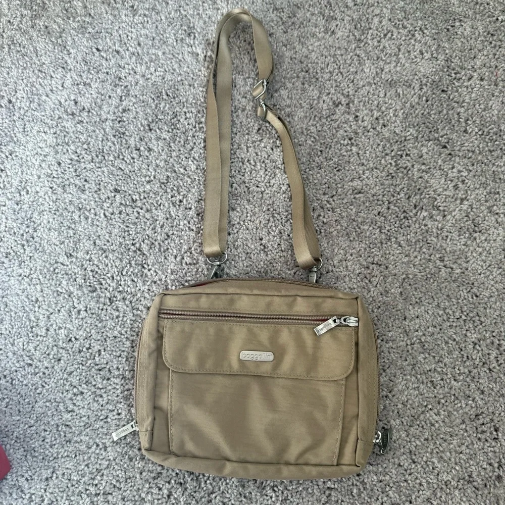 Baggallini Beige Crossbody Bag